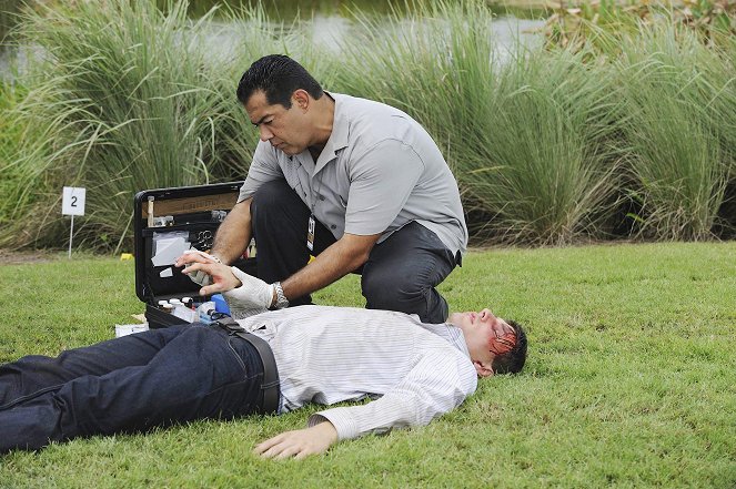 Slnečno, sem-tam vraždy - Season 1 - Zločin na golfovém hřišti - Z filmu - Carlos Gómez
