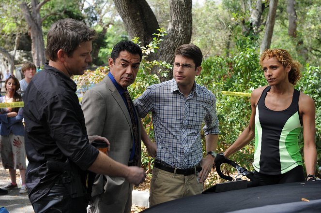 The Glades - Apocalypse Now - Kuvat elokuvasta - Matt Passmore, Carlos Gómez, Jordan Wall, Michelle Hurd