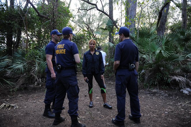 Glades - Tengerparti gyilkosságok - Zombi apokalipszis - Filmfotók - Michelle Hurd