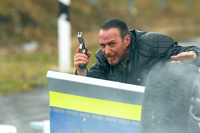 Alarm für Cobra 11 - Die Autobahnpolizei - Season 20 - Kriegsbeute - Photos - Erdogan Atalay