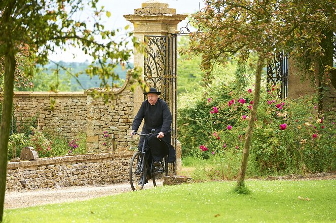 Father Brown - Season 3 - The Truth in the Wine - Photos - Mark Williams