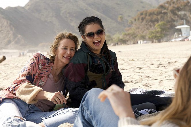 Sorry for Your Loss - Filmfotos - Janet McTeer, Kelly Marie Tran