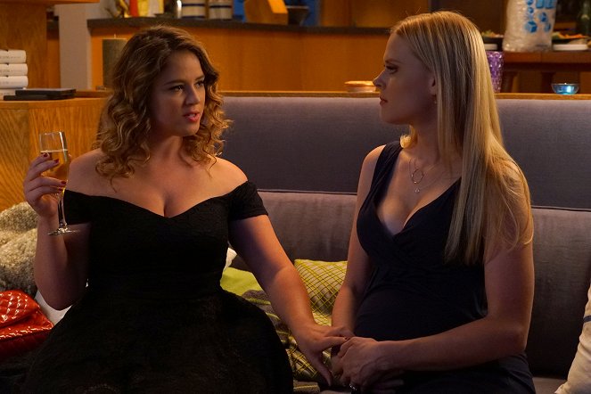 You're the Worst - Season 3 - The Only Thing That Helps - Photos - Kether Donohue