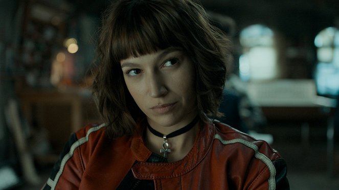 Money Heist (Netflix Version) - Season 1 - Episode 1 - Photos - Úrsula Corberó