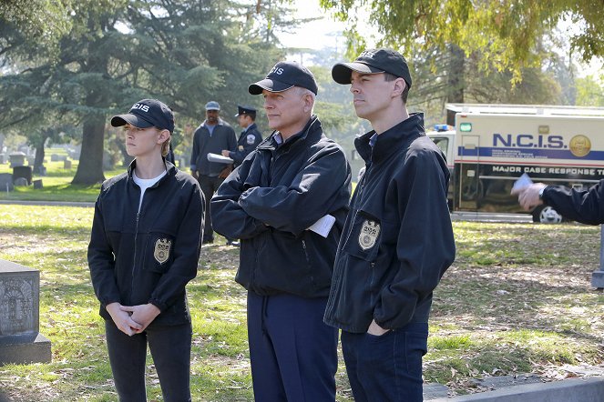 Agenci NCIS - Zwrot do nadawcy - Z filmu - Emily Wickersham, Mark Harmon, Sean Murray