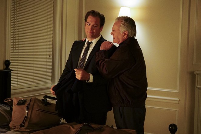 NCIS: Naval Criminal Investigative Service - Family First - Photos - Michael Weatherly, Robert Wagner