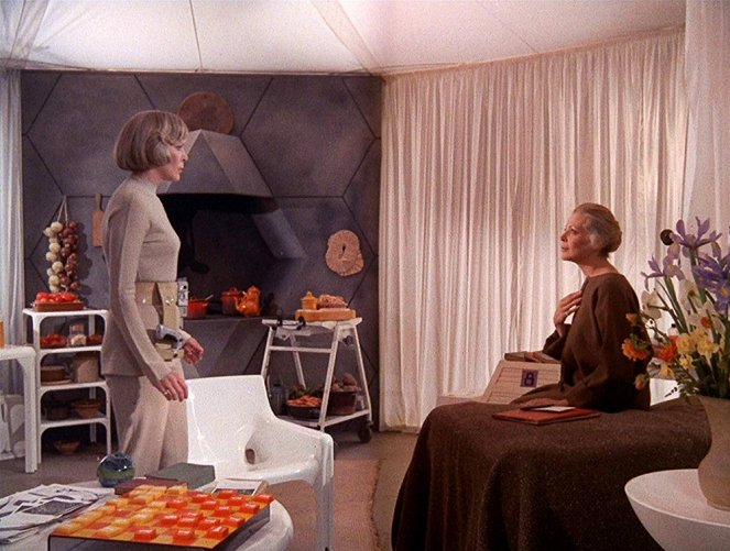 Space: 1999 - Season 1 - Another Time, Another Place - Photos - Barbara Bain
