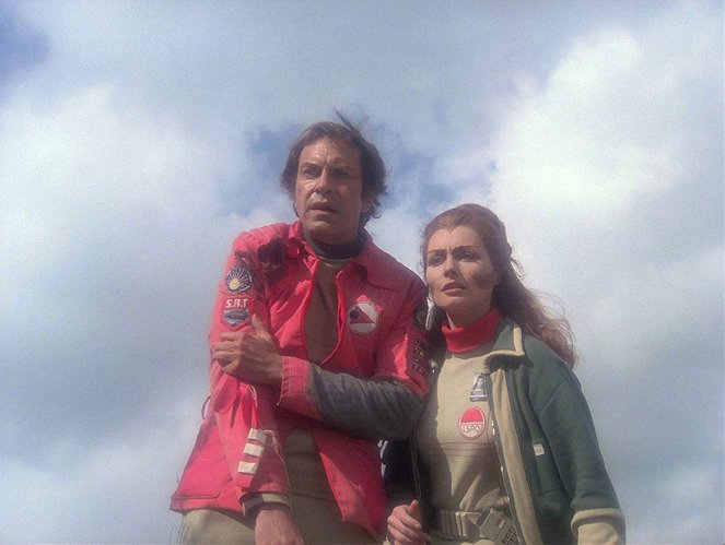 Space: 1999 - The Rules of Luton - Photos - Martin Landau, Catherine Schell