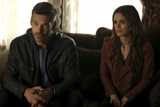 Páratlan páros - Rejtélyes kisváros - Filmfotók - Eddie Cibrian, Rachel Bilson