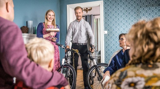 Notre grande famille - Säsong 1 - Avsnitt 1 - Film - Vera Vitali, Erik Johansson