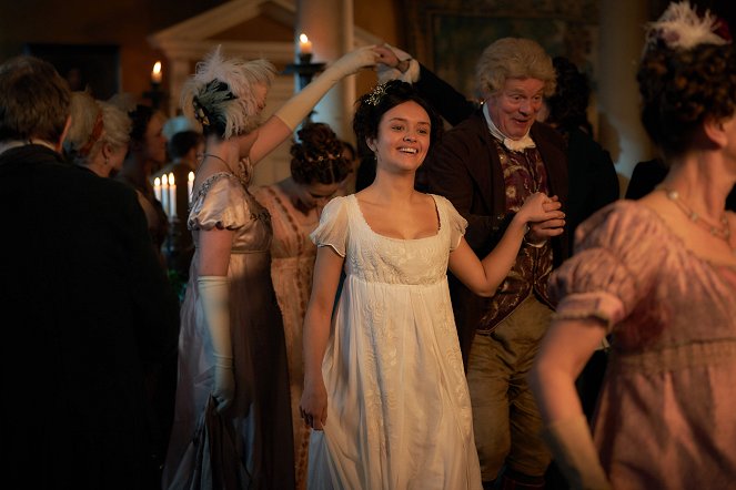 Vanity Fair - Miss Sharp Begins To Make Friends - De la película - Olivia Cooke