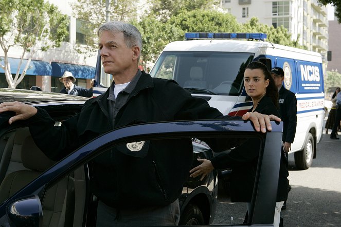 Agenci NCIS - Season 5 - Pogrzebać poległych - Z filmu - Mark Harmon, Cote de Pablo