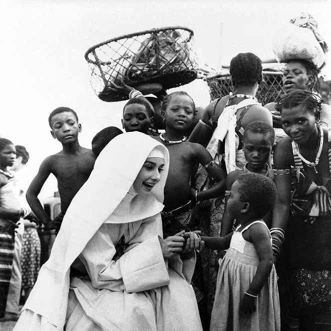The Nun's Story - Van de set - Audrey Hepburn