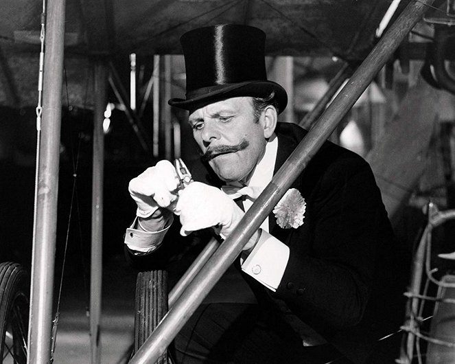 Those Magnificent Men in Their Flying Machines, or How I Flew from London to Paris in 25 hours 11 minutes - Z filmu - Terry-Thomas