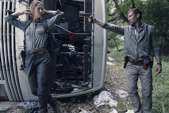 Fear the Walking Dead - Weak - Van film - Jenna Elfman, Charles Harrelson