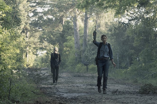 Fear the Walking Dead - Słabość - Z filmu - Jenna Elfman