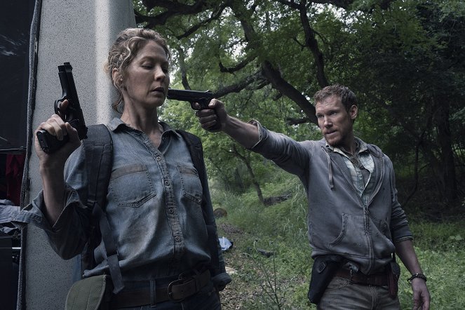 Fear the Walking Dead - Weak - Photos - Jenna Elfman, Charles Harrelson