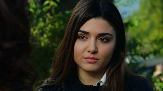 Güneşin Kızları - Episode 26 - Kuvat elokuvasta - Hande Erçel
