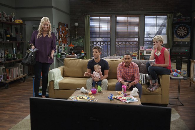 Baby Daddy - You Give Real Estate a Bad Name - Photos - Melissa Peterman, Jean-Luc Bilodeau, Tahj Mowry, Chelsea Kane