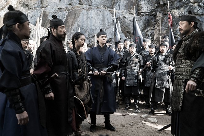 A szörnyeteg - Filmfotók - Myeong-min Kim, Hyeri, Woo-shik Choi, Seong-woong Park