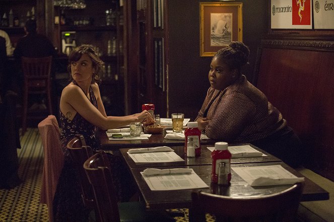 SMILF - Mark's Lunch & Two Cups of Coffee. - Van film - Frankie Shaw, Raven Goodwin