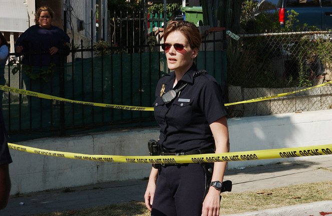 The Shield - Season 3 - Posse Up - Photos - Catherine Dent