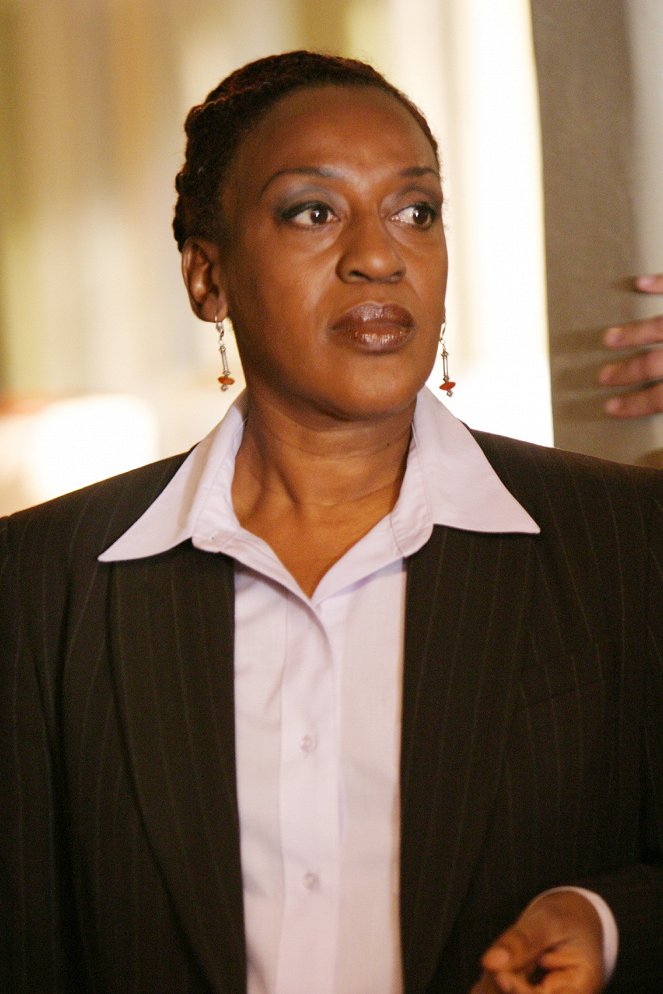 The Shield - Cracking Ice - Photos - CCH Pounder