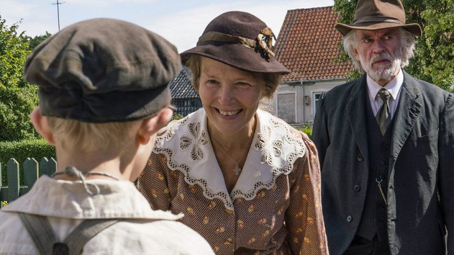 Badehotellet - Season 4 - Feriebarnet - Film - Mette Munk Plum, Anders Hove