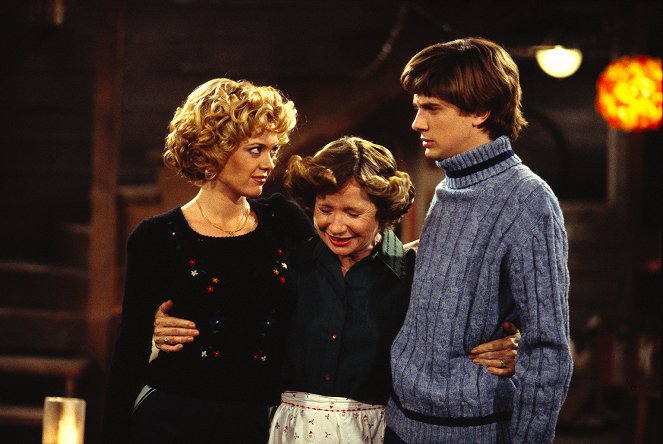 That '70s Show - The Best Christmas Ever - Photos - Lisa Robin Kelly, Debra Jo Rupp, Topher Grace
