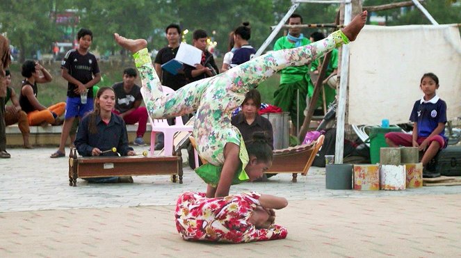 Kambodscha: Eine Zirkusschule als Sprungbrett fürs Leben - Z filmu