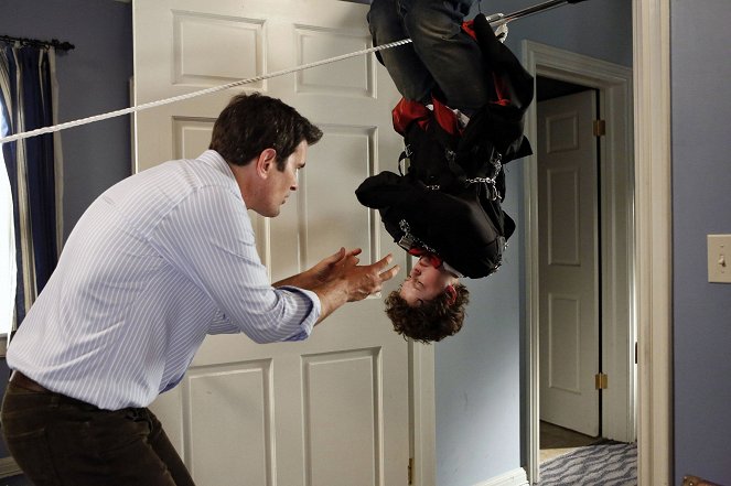 Modern Family - Season 4 - The Butler's Escape - Photos - Ty Burrell