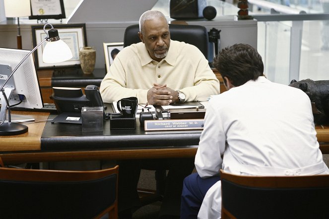 Grey's Anatomy - I Like You So Much Better When You're Naked - Photos - James Pickens Jr.