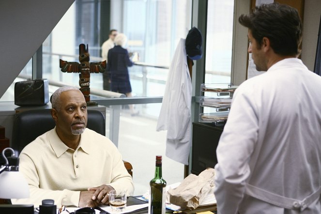 Grey's Anatomy - I Like You So Much Better When You're Naked - Photos - James Pickens Jr.