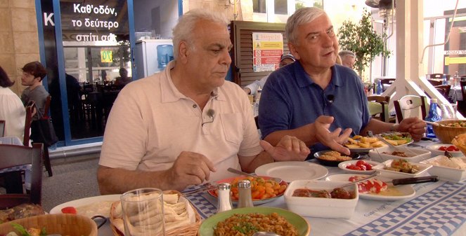 Vůně kyperské kuchyně s Miroslavem Donutilem - Epizoda 2 - Filmfotos - George Agathonikiadis, Miroslav Donutil