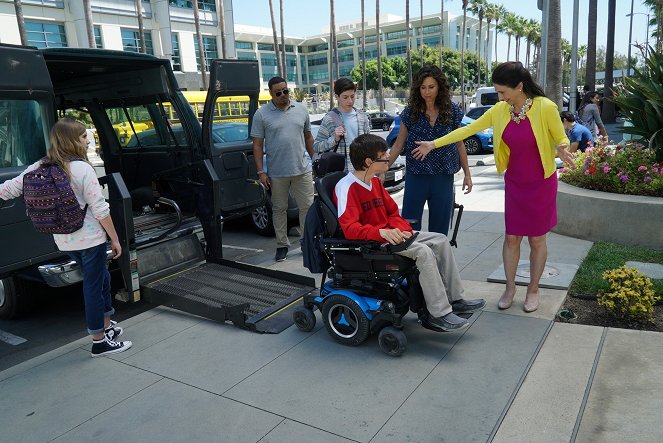 Speechless - Season 2 - F-I-- FIRST S-E-- SECOND F-- FIRST DAY - Photos
