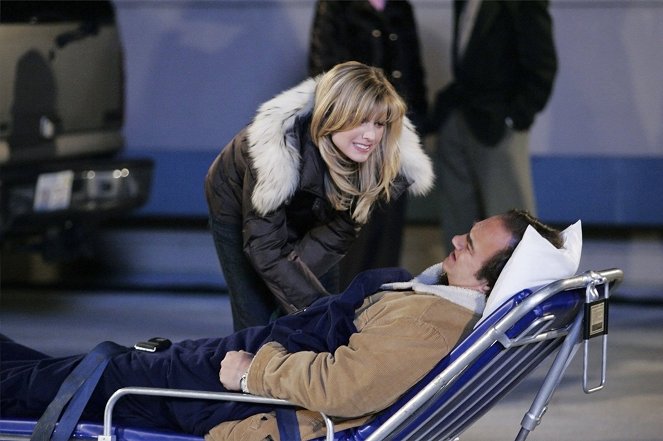 According to Jim - Season 5 - Mr. Right - Photos - Courtney Thorne-Smith, Jim Belushi