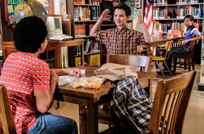 Young Sheldon - Dolomite, Apple Slices, and a Mystery Woman - Van film