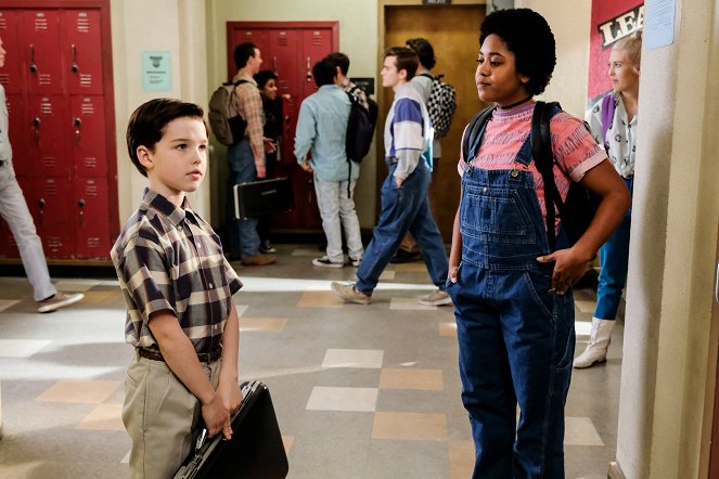 Young Sheldon - Dolomite, Apple Slices, and a Mystery Woman - Photos