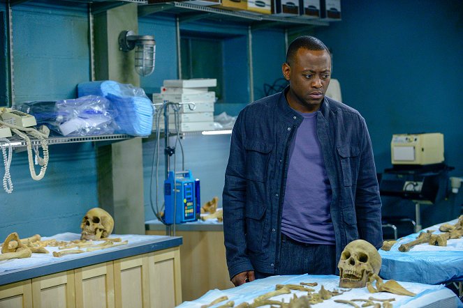 Resurrection - Die unheimliche Wiederkehr - Season 2 - Gebeine - Filmfotos - Omar Epps