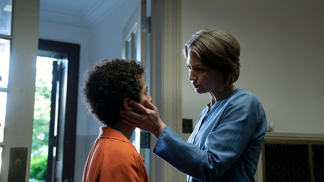 Syntinen - Part V - Kuvat elokuvasta - Elisha Henig, Carrie Coon