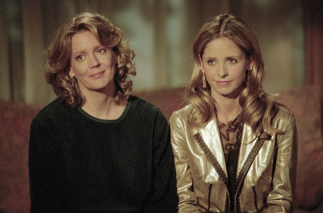 Buffy the Vampire Slayer - Season 5 - Out of My Mind - Photos - Kristine Sutherland, Sarah Michelle Gellar