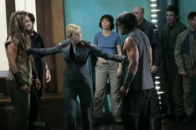 Stargate: Atlantis - Season 4 - Midway - Photos - Jason Momoa, Amanda Tapping