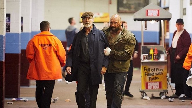 Final Score - Filmfotos - Pierce Brosnan, Dave Bautista