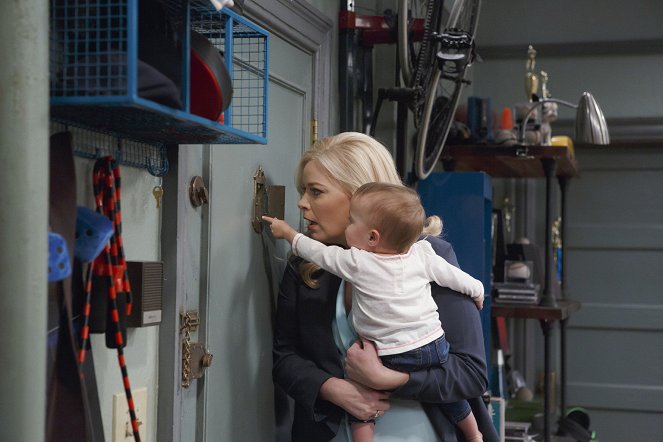 Baby Daddy - Home Is Where the Wheeler Is - Van film - Melissa Peterman