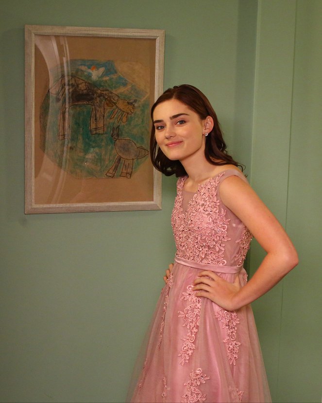 American Housewife - Season 2 - Boo-Who? - Making of - Meg Donnelly