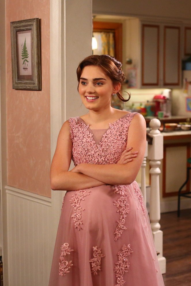 American Housewife - Boo-Who? - Van film - Meg Donnelly