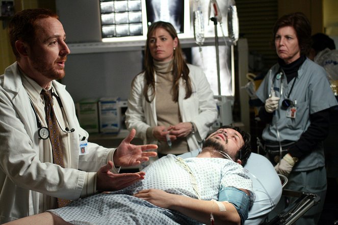ER - Dying Is Easy - Photos - Scott Grimes, Maura Tierney, Freddy Rodríguez
