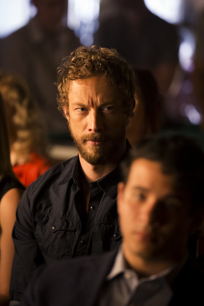 Lost Girl - Of All the Gin Joints - Van film - Kris Holden-Ried