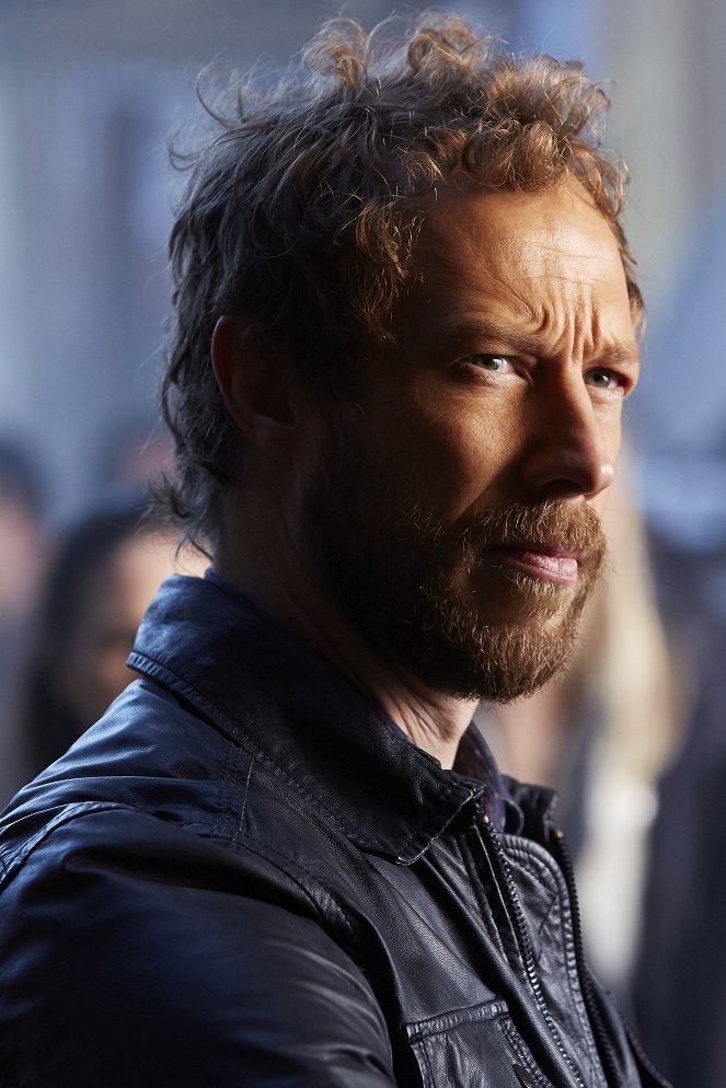 Lost Girl - Season 4 - End of a Line - Photos - Kris Holden-Ried