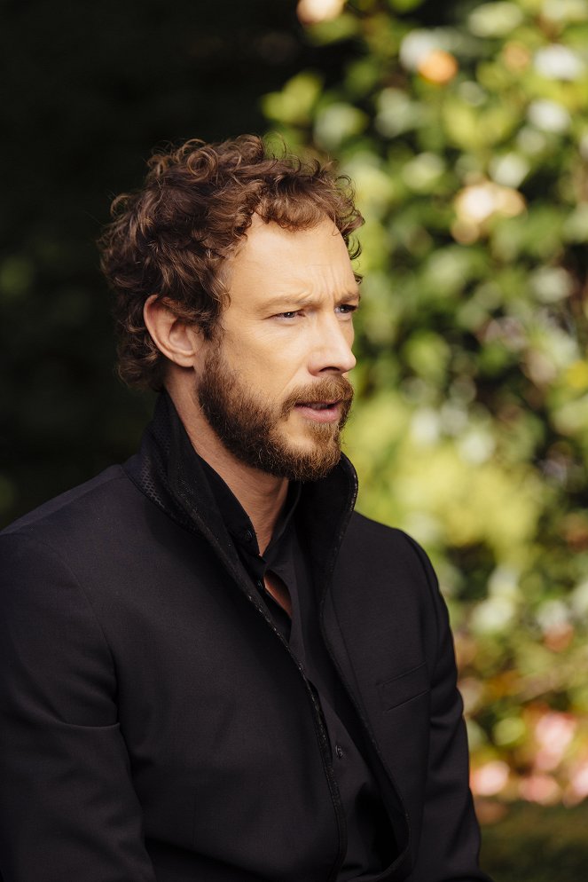 Lost Girl - Origin - Film - Kris Holden-Ried